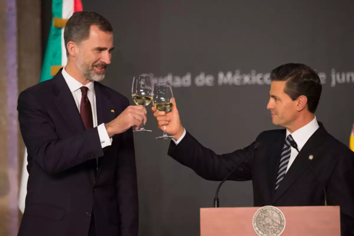 Felipe VI y Enrique Peña Nieto brindaron por una ilimitada relación entre México y España.