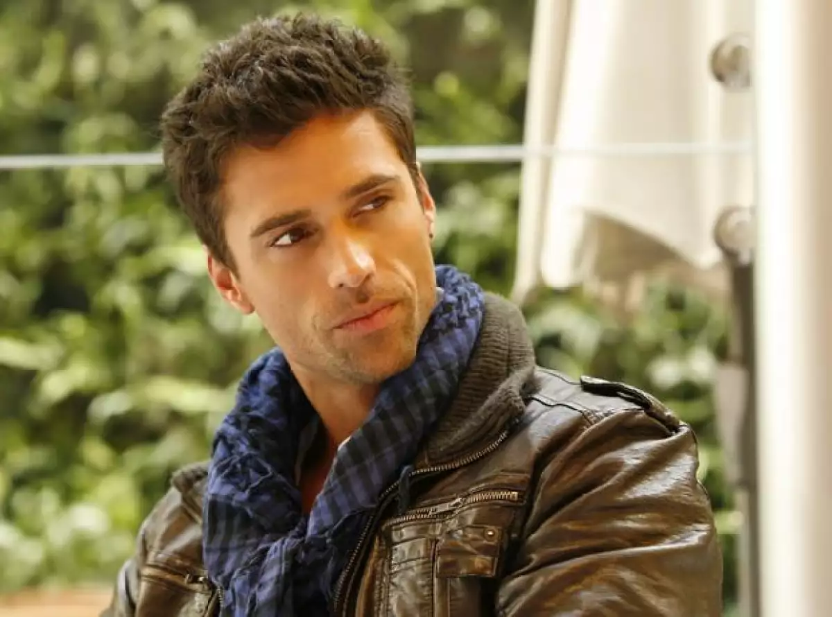 El actor de 29 años ha realizado ya dos telenovelas en TV Azteca, la primera fue "Secretos del Alma", y actualmente participa en "Mujer Comprada".