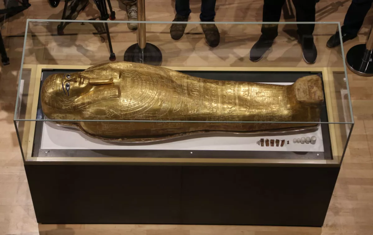 Retrieved Nedjemankhs coffin from US viewing ceremony in Cairo