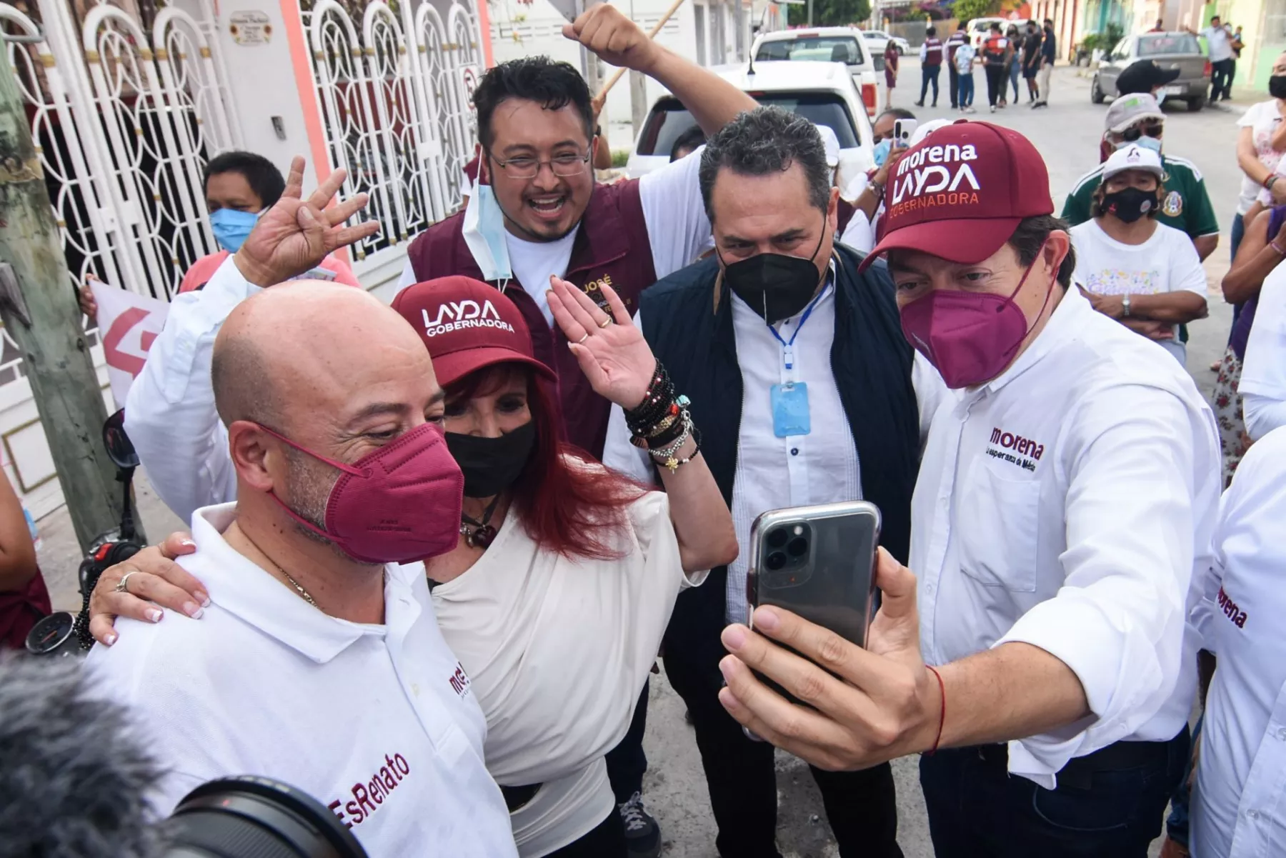 Mario Delgado y Layda Sansores durante la gira de campaña por Campecheç