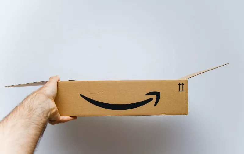 La estadounindese Amazon continua liderando la lista de las marcas m´ás valiosas. 