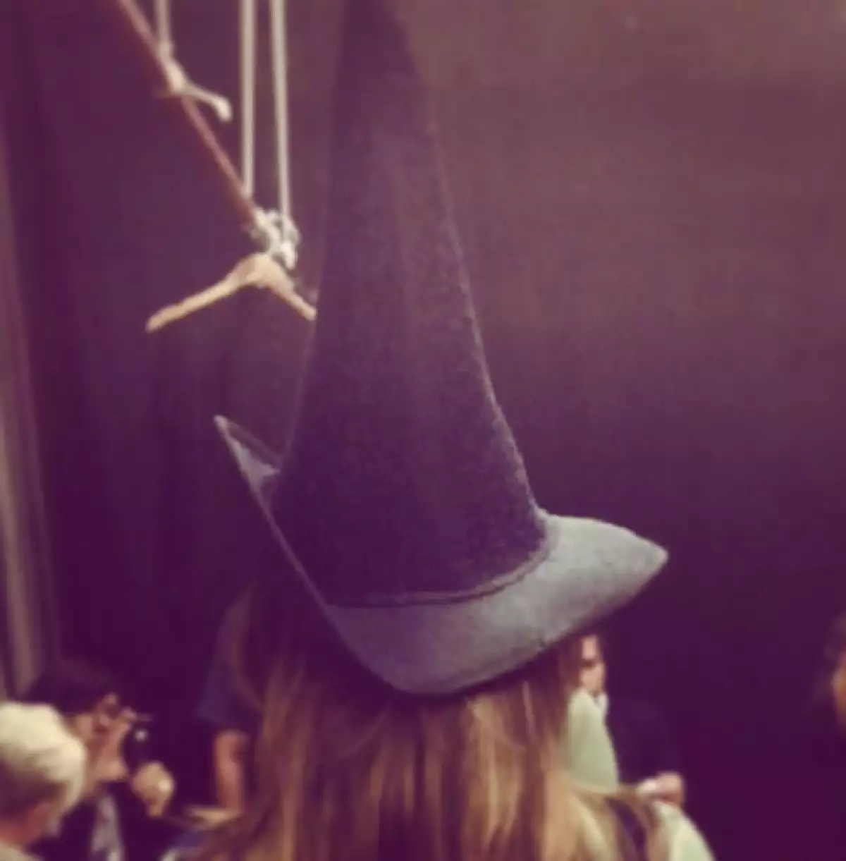 Danna Paola tiene el protagónico de Wicked y dará vida a Elphaba. Esta foto la compartio cuando se dio el anuncio.