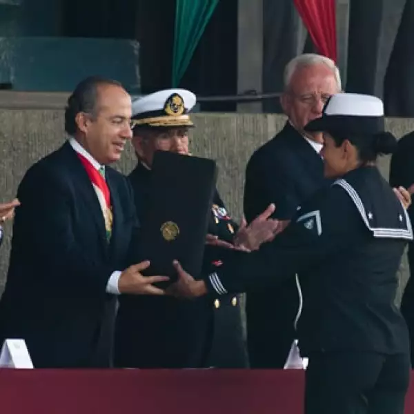 calderon entrega reconocimientos