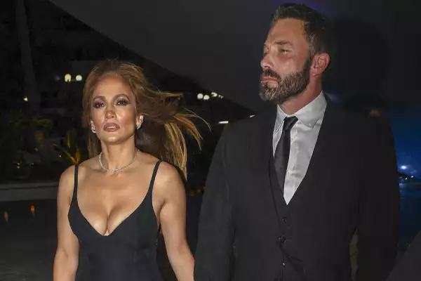 Jennifer Lopez, Ben Affleck y otros famosos despiden a magnate en Miami