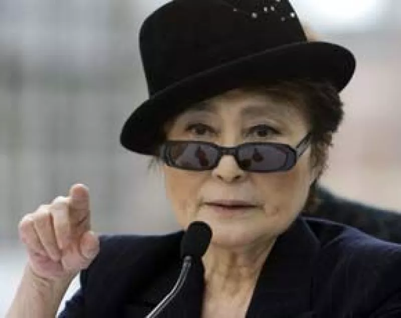 La viuda de John Lennon presentará la muestra Anton's Memory", donde expondrá trabajos realizados a lo largo de 40 años; también recibirá el León de Oro que otorga la Bienal de Arte de Venecia.