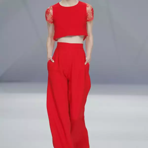 Las piezas son una explosión de color, remitiendo los saris de aquel país.