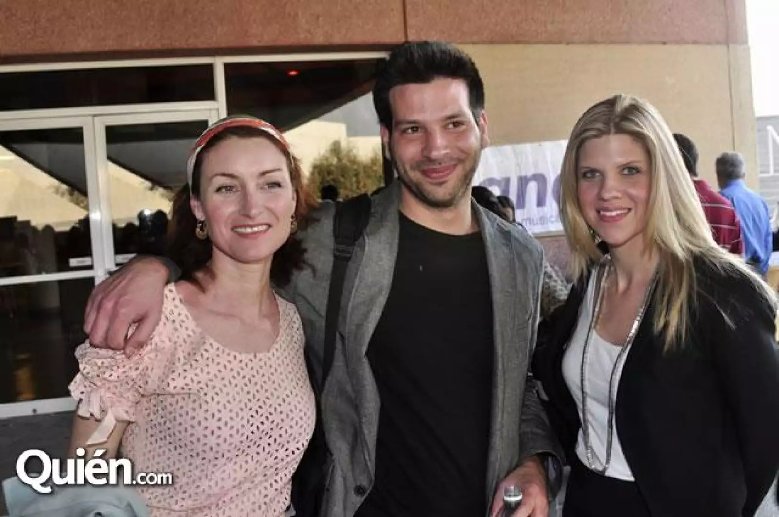 Amanda Watkins,Guinene Johnson y Gabisj Bina