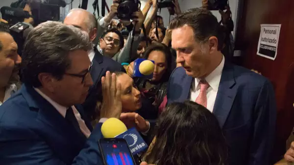 El grupo parlamentario del PAN, encabezado por Mauricio Kuri, acusó a la bancada de Morena encabezada por Ricardo Monreal de haber colocado micrófonos en sus oficinas
