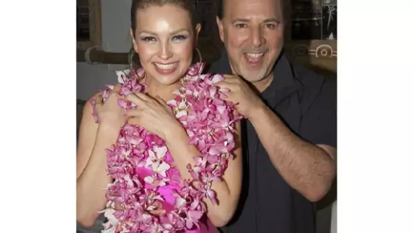 La cantante y el productor musical tienen 10 años de casados y desde un principio todo ha sido como un cuento de hadas en su historia de amor.