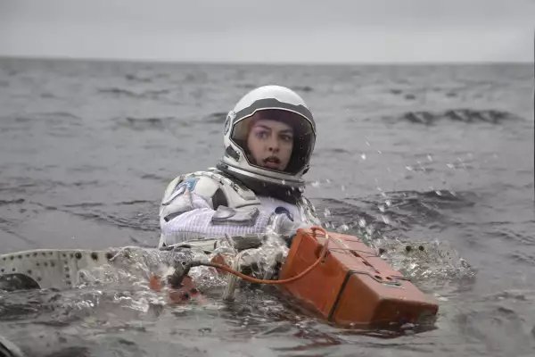Anne Hathaway recuerda cuando Christopher Nolan salvó su carrera