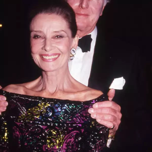 Audrey Hepburn fue musa y amiga de Hubert de Givenchy durante toda su vida. Él creó el vestido negro de `Breakfast at Tiffany´s´.