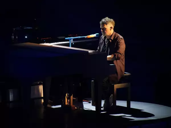 Alejandro Sanz da el segundo concierto de su gira ¿Y ahora qué? en el Auditorio GNP Seguros de Puebla