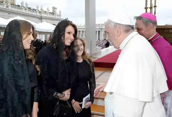 Angélica Rivera y sus hijas en su visita con el Papa.
