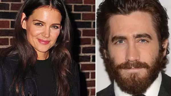 Un representante de la actriz de 33 años negó que la mamá de Suri haya comenzado un noviazgo con el ex de Taylor Swift.