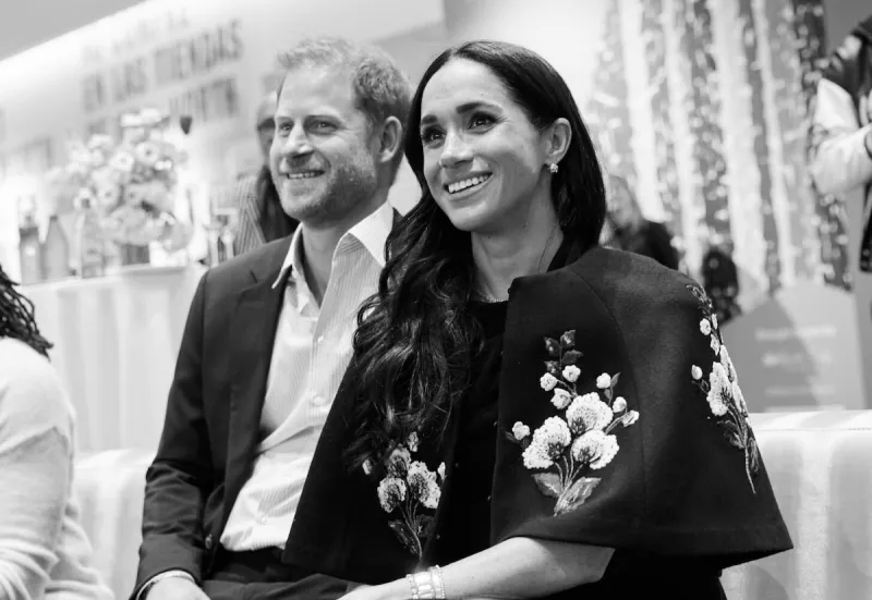 el príncipe Harry y Meghan Markle en la exhibición de la Colección Kinsey en Los Ángeles