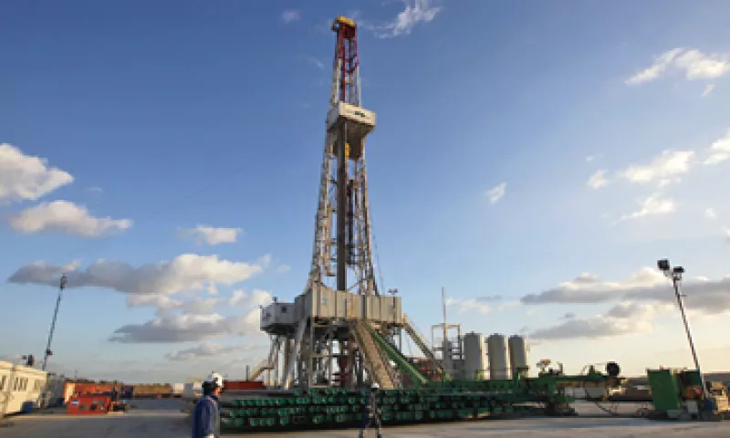 Cientos de instalaciones como ésta se pueden ver a lo largo de Estados Unidos, convirtiendo al país en una potencia energética en ciernes. (Foto: Reuters)