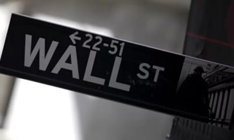 Un letrero de Wall Street se observa en el Lower Manhattan en Nueva York (Foto: Reuters/Archivo)