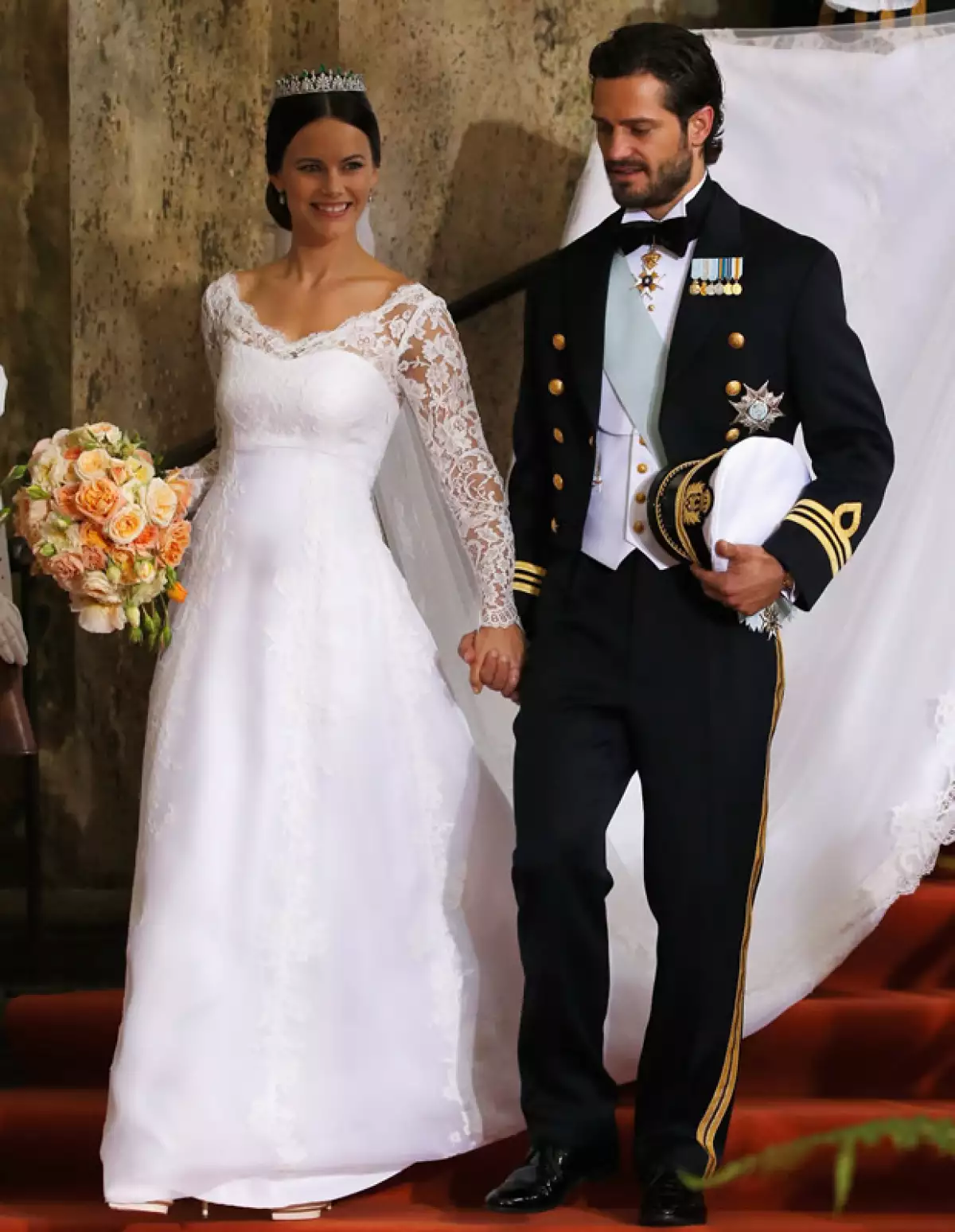 Los reyes Carlos Gustavo y Silvia regalaron a su nuera una tiara.