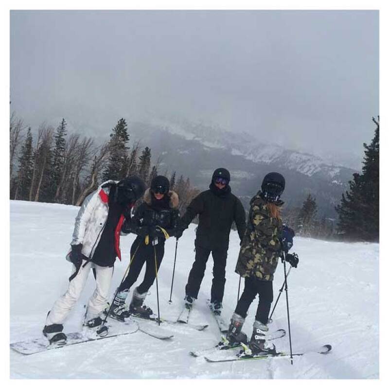 Kim, Khloé, Kylie Jenner y la pequeña North chocaron hace unas horas durante su paseo en la fría Montana.
