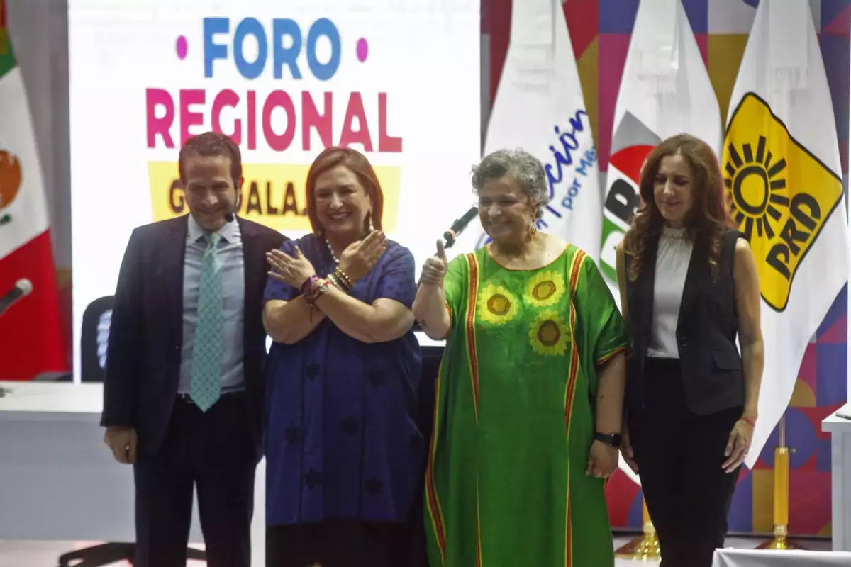 Las Senadoras Beatriz Paredes y y Xóchitl Gálvez, durante el “Foro de Diálogo para la construcción del Frente Amplio por México”.