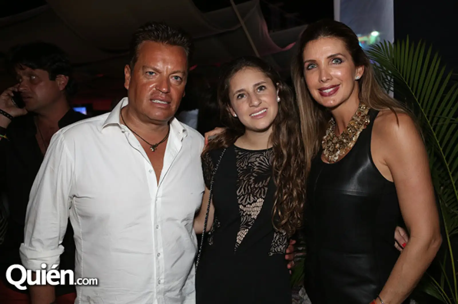 Álvaro Escobar,Daniela Escobar,Adriana González