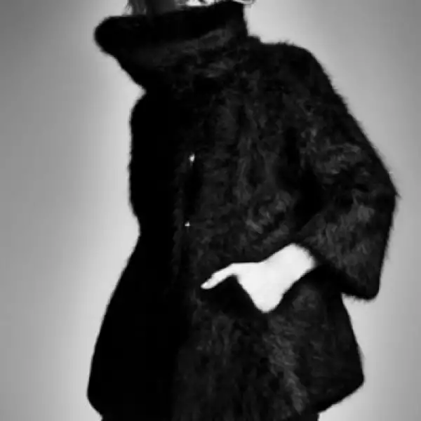 Ha trabajado para firmas como Calvin Klein, Gucci, Dolce & Gabbana, Versace, Chanel, Missioni y David Yurman. Burberry, Longchamp y Bulgary tienen sustanciosos contratos publicitarios con ella.