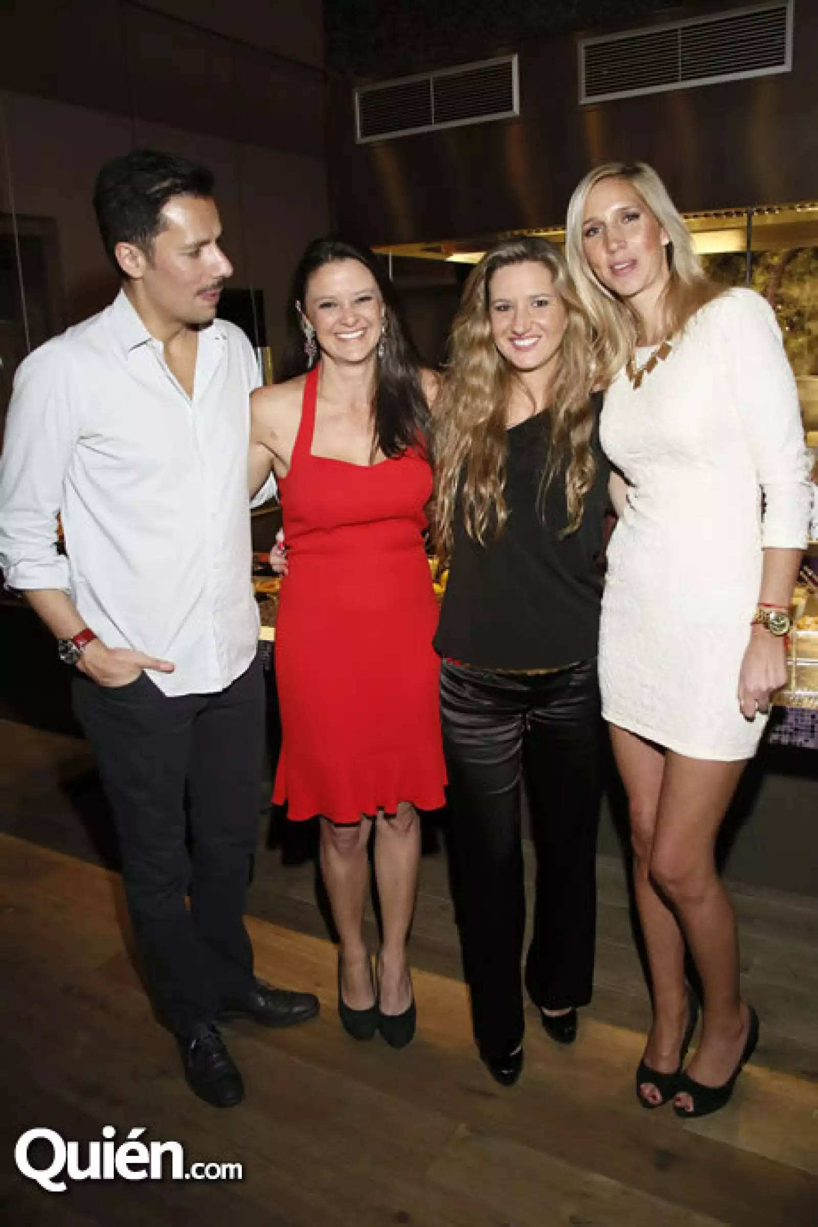 Enrique Hernández Pons,Elena Escandón,Maru Morales,Monique Saint Pierre