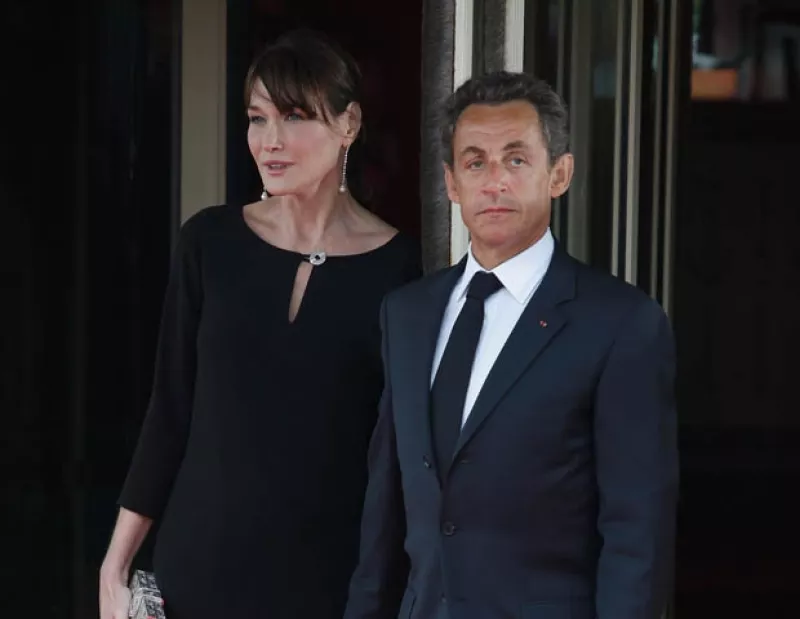 La ex primera dama defiende a su esposo, el ex presidente francés Nicolás Sarkozy, de las acusaciones sobre el financiamiento de sus campañas electorales.