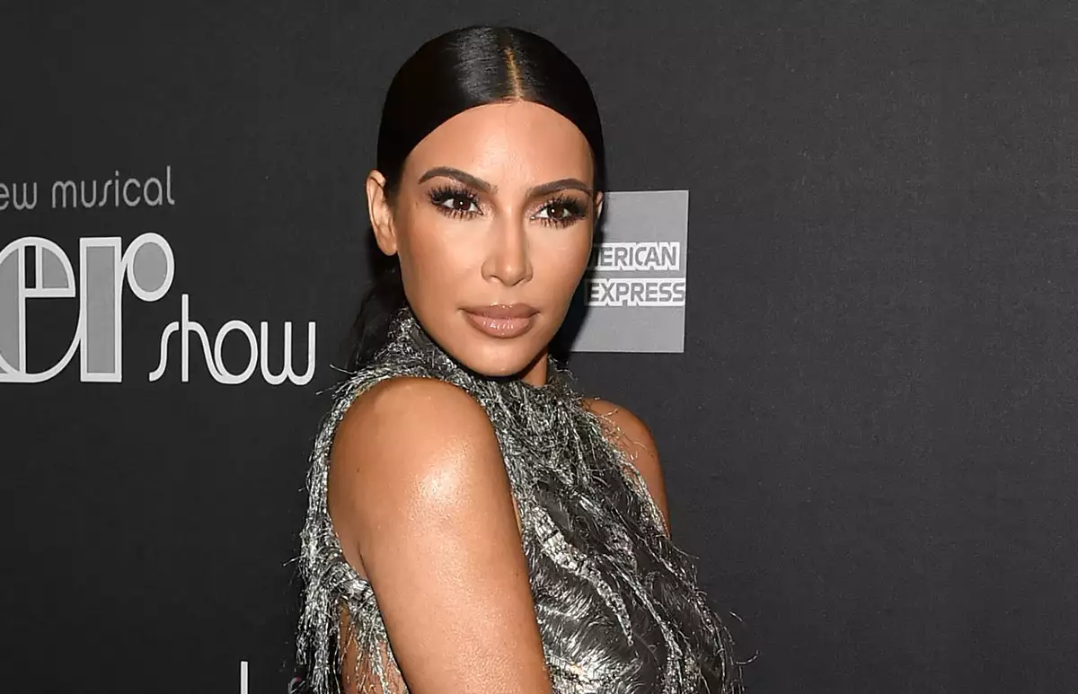 Kim-Kardashian-Nip-Slip-Red-carpet