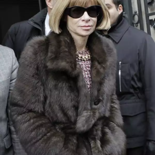 Anna Wintour llega al desfile de Jean Paul Gaultier.