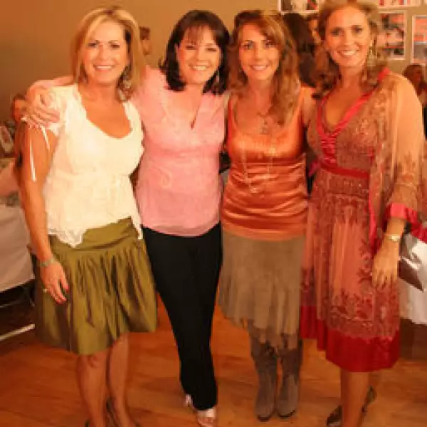 Martha Chávez, Isabel Lazcurain, Olga Escudero, Marcela Chávez