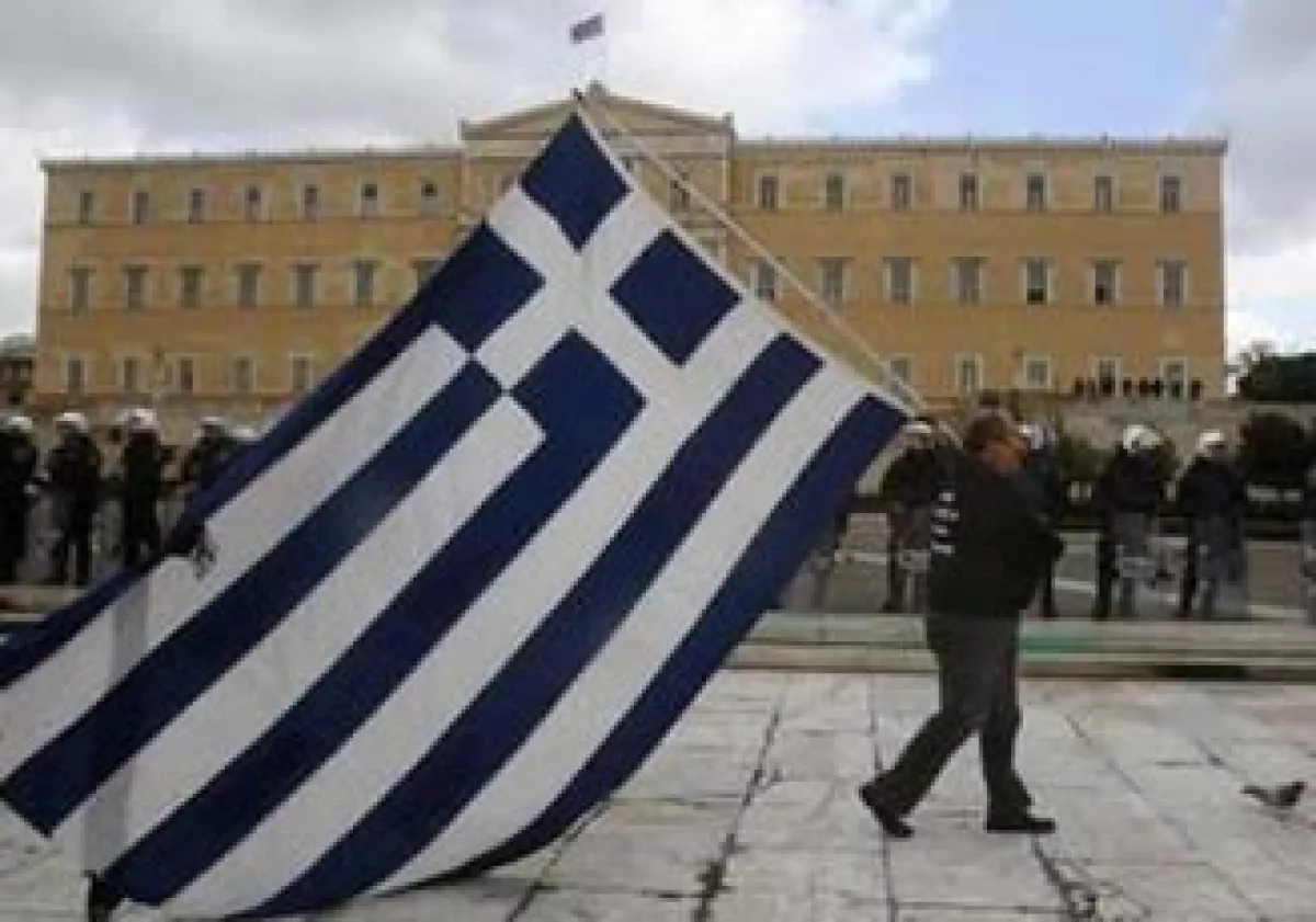 Este martes, Grecia pagó casi 4.9% para levantar 1,620 millones de euros en letras del Tesoro a seis meses. (Foto: AP)