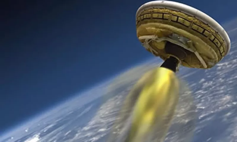 Una ilustración del 'platillo volador' que la NASA prueba como parte de futuras misiones a Marte. (Foto: NASA/JPL-Caltech)