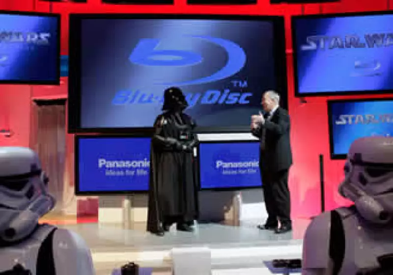 Darth Vader, el villano de la película, hizo su aparición durante el anuncio. (Foto: Reuters)