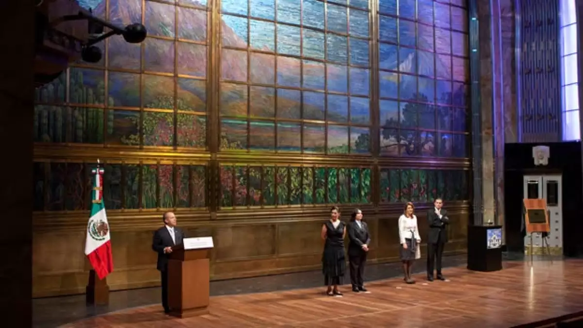 Calderón reinauguró la sala principal de Bella Artes