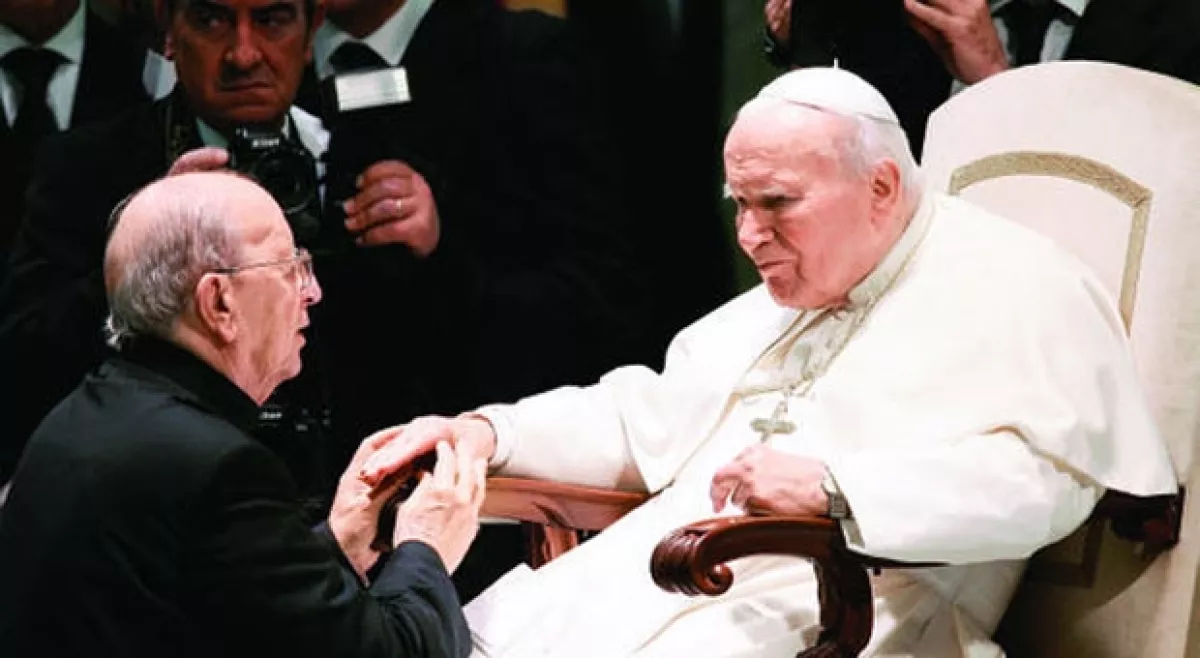 El padre mexicano fue apoyado en todo momento por el Papa Juan Pablo II.