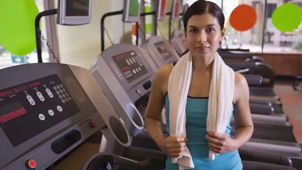 una mujer en el gimnasio