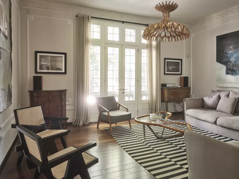 Sala de estar dentro de Wynwood House.