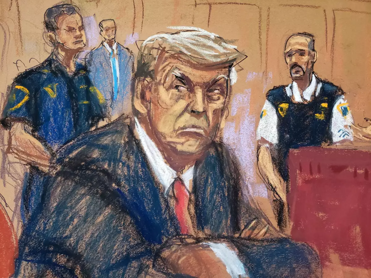 El expresidente de los Estados Unidos, Donald Trump, aparece en la corte por una acusación por cargos derivados de su acusación por parte de un gran jurado de Manhattan después de una investigación sobre el dinero del silencio pagado a la estrella porno Stormy Daniels, en la ciudad de Nueva York, EE. UU., el 4 de abril de 2023, en este boceto de la sala del tribunal.
