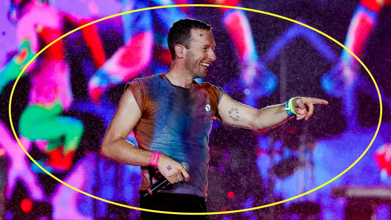 Chris Martin es comparado con su ex, Gwyneth Paltrow por comer muy poco al día.