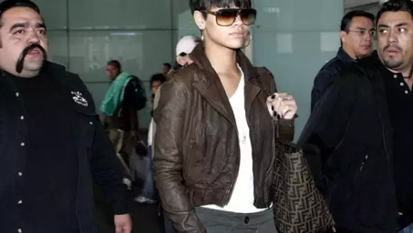 A su llegada, la cantante originaria de Las Bahamas no dio un sólo autógrafo.