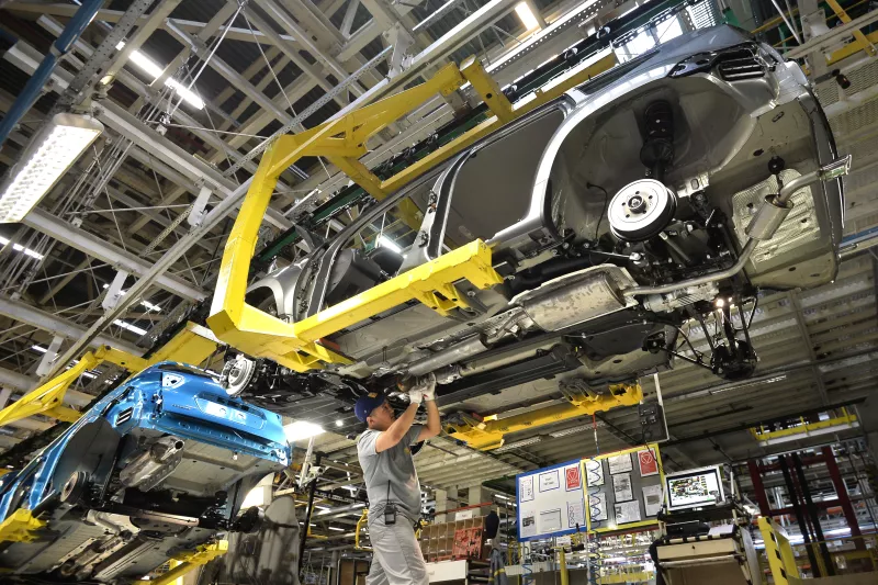 El aumento de precios en varios sectores redujo la demanda de bienes.