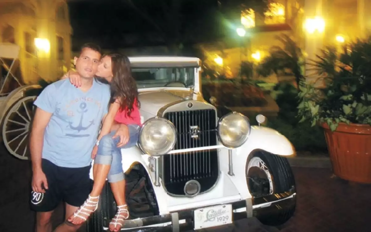 La pareja actualmente tiene 42 y 22 años respectivamente.