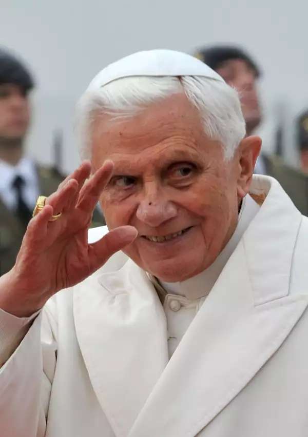 Fallece papa emérito Benedicto XVI