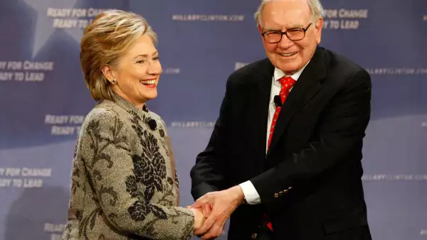 Buffet quiere a Clinton en la Casa Blanca