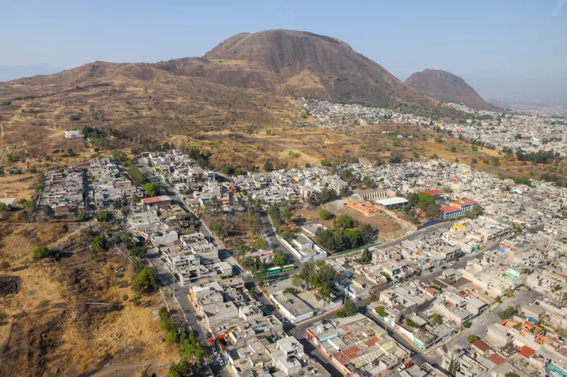 Vista aérea de viviendas sociales en Valle Metropolitano