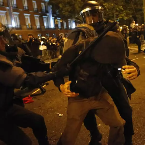 La protesta fue promovida en Internet por diferentes grupos de activistas y tenía un público más joven que en las recientes concentraciones convocadas por los sindicatos.