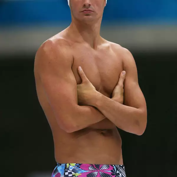 Con una sonrisa de oro, Ryan Lochte es un nadador estadounidense que ha superado múltiples marcas, siendo medallista olÃ­mpico de oro al resultar campeón de los Juegos Olí­mpicos de 2004.