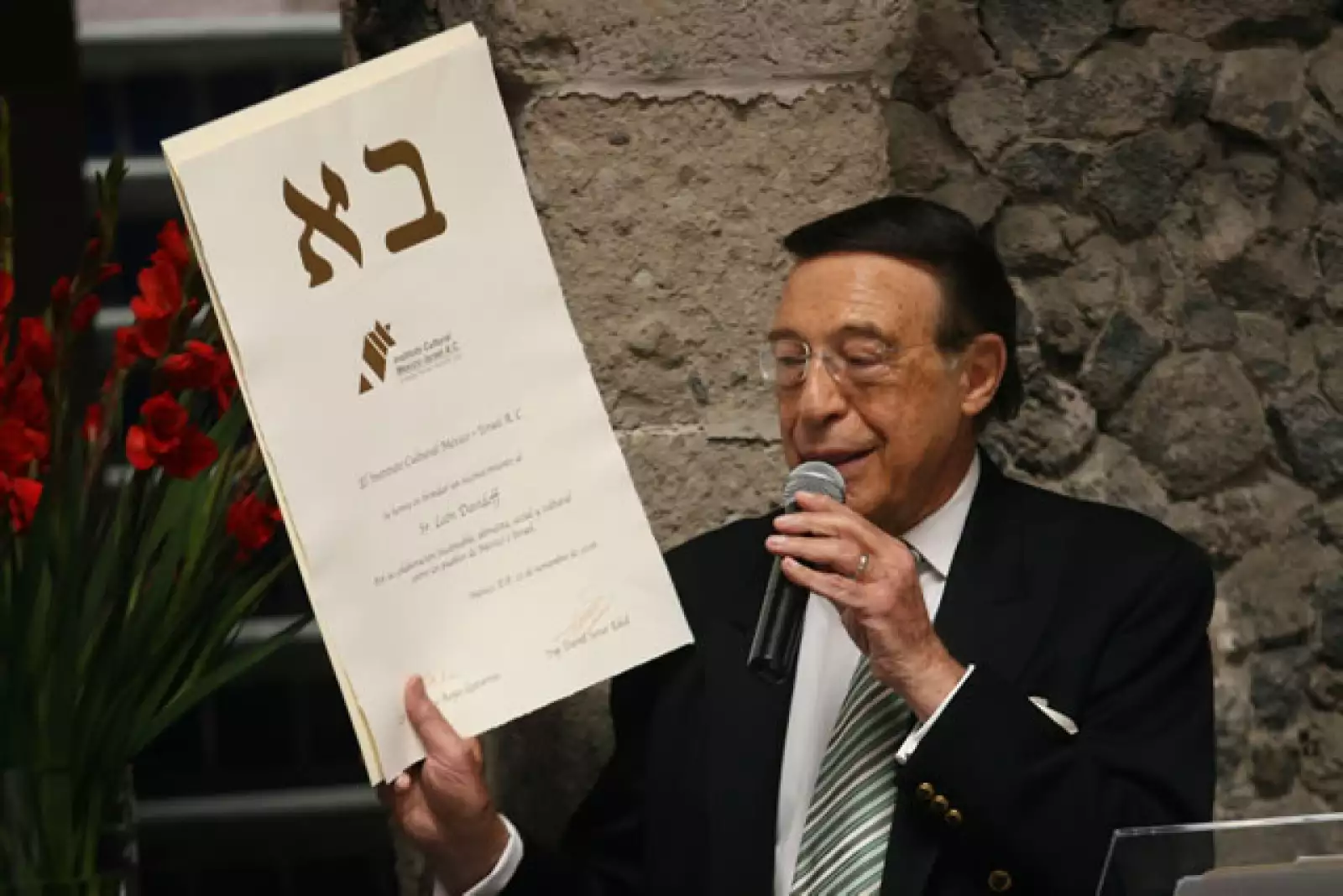 Homenaje a Jacobo Zabludovsky y Leon Davidoff.