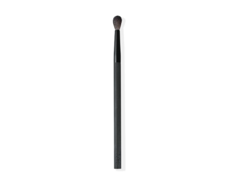 Brocha para difuminar, No. 42, NARS, $630; Sephora.